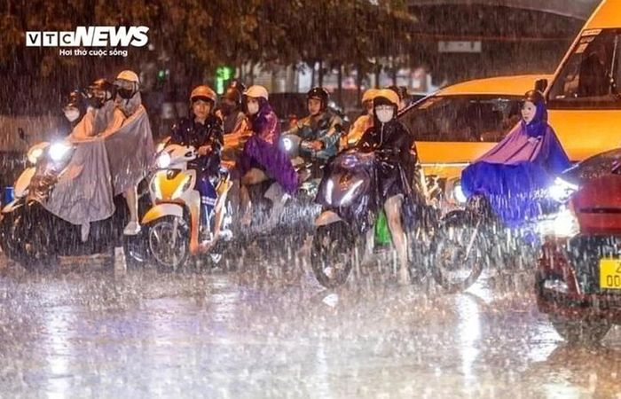Không khí lạnh tràn về, đêm 9/9 Hà Nội có mưa rào. (Ảnh minh họa: Đắc Huy)