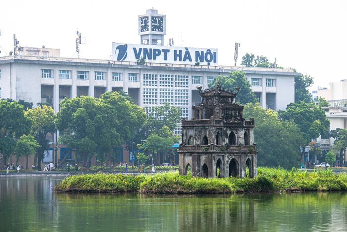 Tại khu vực Bưu điện Hà Nội, phương án nghiên cứu hạ giải một số công trình kiến trúc chưa phù hợp, đồng thời nghiên cứu tái hiện hình ảnh, hình thái kiến trúc đặc trưng của chùa Báo Ân cũ tại không gian trung tâm trong khuôn viên tòa nhà VNPT.