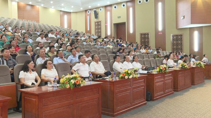 Quang cảnh hội nghị thông tin liên quan đến điều chỉnh tổng thể quy hoạch phân khu đô thị sông Hồng. Ảnh: PV