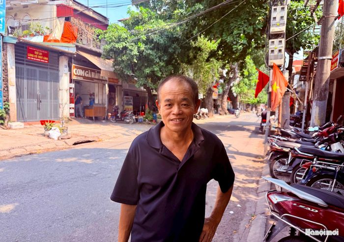 Ông Vũ Văn Hạnh phấn khởi chia sẻ bởi phương án quy hoạch làng Thuý Lĩnh trong khu vực tôn tạo, chỉnh trang. Ảnh: PV
