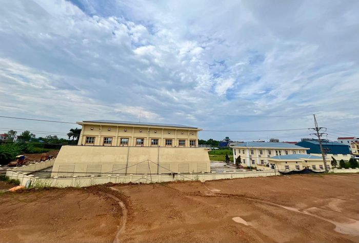 Dự án chống ngập tại xã Vĩnh Thanh còn khoảng 0,25ha chưa giải phóng mặt bằng. Ảnh: Tùng Nguyễn