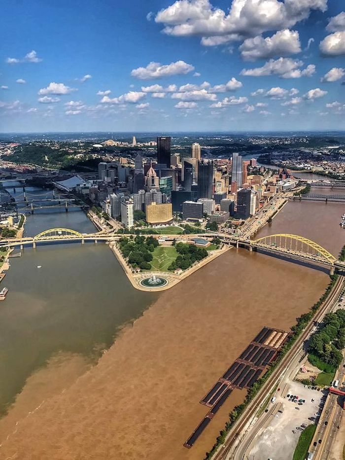 Hai con sông Monongahela và Allegheny gặp nhau tại thành phố Pittsburgh, bang Pennsylvania, Mỹ, hợp lưu tạo thành sông Ohio. Ảnh: Reddit