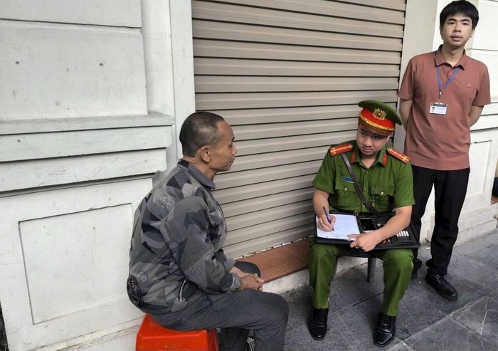 Bãi trông giữ phương tiện trong phố cổ bị xử phạt. Ảnh: Đức Tuấn