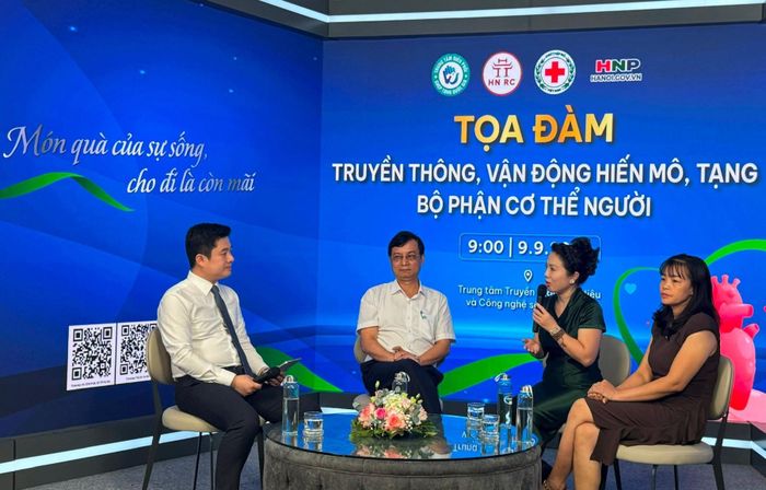 Các khách mời chia sẻ tại chương trình. Ảnh: Mai Hoa