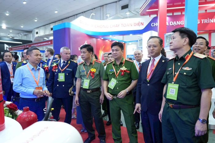 Triển lãm được kỳ vọng trở thành diễn đàn chuyên ngành quan trọng, góp phần thúc đẩy nghiên cứu, đầu tư, chuyển giao công nghệ và phát triển công nghiệp PCCC, CNCH trong giai đoạn mới. Ảnh: Chu Dũng