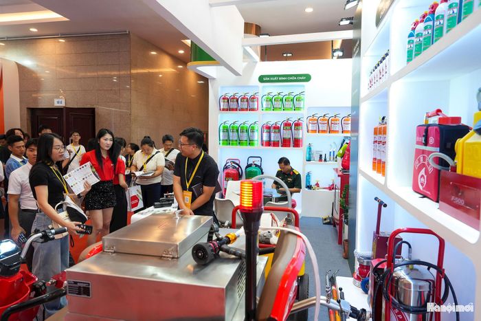 Triển lãm FIRE SAFETY & RESCUE VIETNAM – SECUTECH VIETNAM 2026 diễn ra từ ngày 9 đến 12-9, với quy mô 500 gian hàng của 350 doanh nghiệp, tổ chức trong nước và quốc tế, đến từ 480 thương hiệu của 16 quốc gia và vùng lãnh thổ.