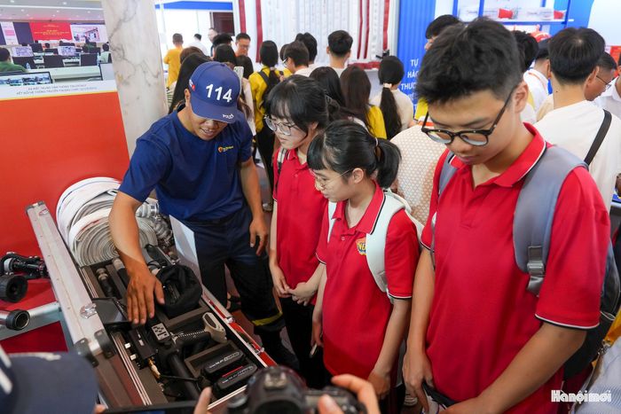 Với sự tham gia của 13 đoàn đại biểu khách quốc tế cùng các cơ quan quản lý, tổ chức kiểm định và tập đoàn công nghệ hàng đầu thế giới, sự kiện là cơ hội giới thiệu những công nghệ, thiết bị PCCC và CNCH mới, đồng thời thúc đẩy nghiên cứu, đầu tư, chuyển giao công nghệ và ứng dụng chuyển đổi số trong lĩnh vực này.