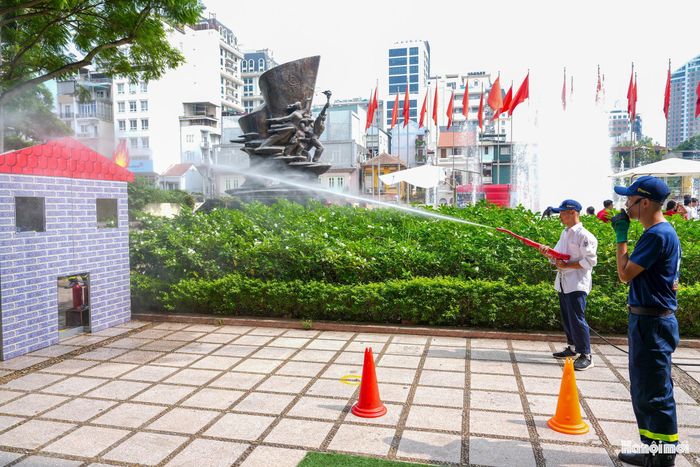 Thông qua các hoạt động trưng bày và trải nghiệm, triển lãm không chỉ tạo diễn đàn kết nối chuyên ngành mà còn góp phần đưa kiến thức PCCC và CNCH đến gần hơn với người dân, đặc biệt là thế hệ trẻ.