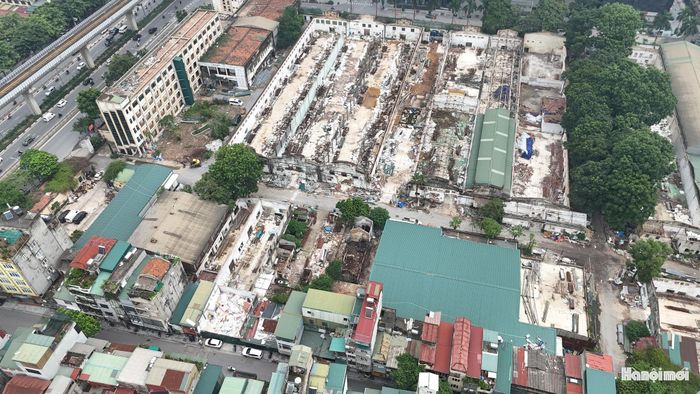Trong bối cảnh Hà Nội tiếp tục di chuyển các cơ sở sản xuất gây ô nhiễm hoặc không còn phù hợp ra khỏi khu vực nội đô, việc chuyển đổi khu đất 277 Nguyễn Trãi cũng cho thấy xu hướng tái cấu trúc những khu đất công nghiệp có vị trí trung tâm.