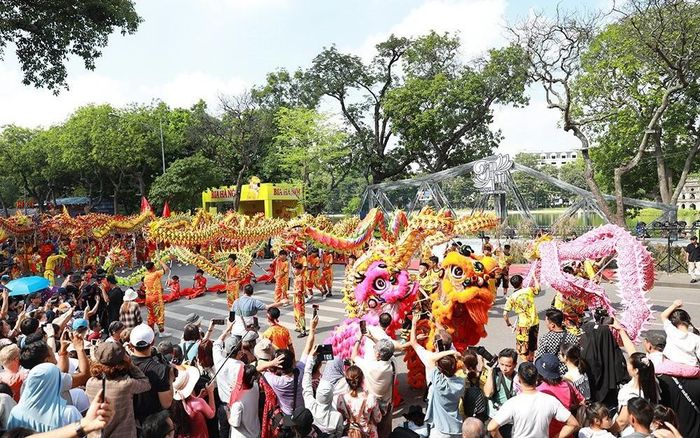 Festival Thu Hà Nội là sự kiện thường niên nhằm kích cầu du lịch Hà Nội. Ảnh: Festival thu năm 2025