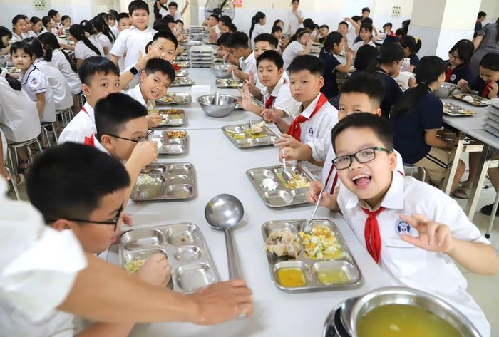 Bữa ăn bán trú của học sinh Hà Nội được kiểm soát chặt chẽ. Ảnh: CTV