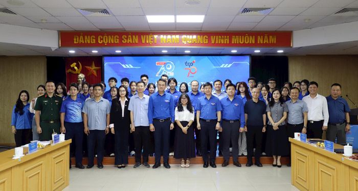 Các đại biểu cùng đoàn viên, thanh niên tham gia họp báo. Ảnh: Hải Lâm