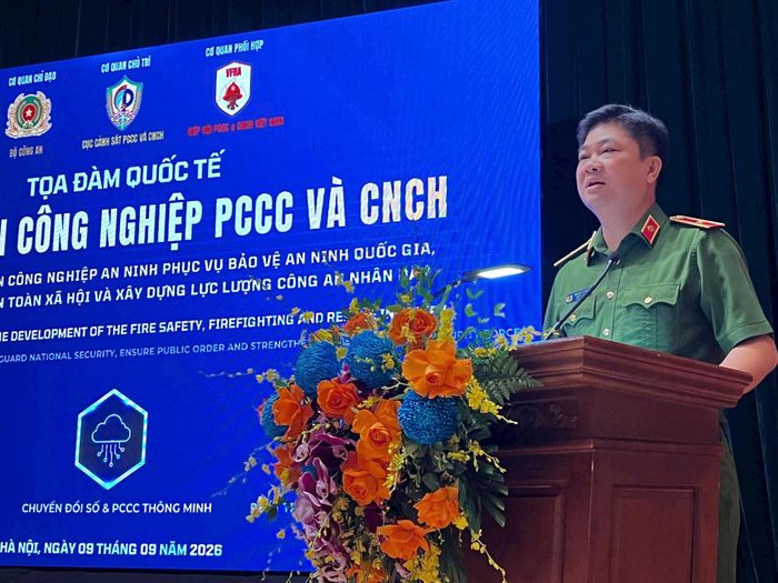 Thiếu tướng Dương Đức Hải, Cục trưởng Cục Cảnh sát PCCC và CNCH phát biểu đề dẫn. Ảnh: Bảo Hân