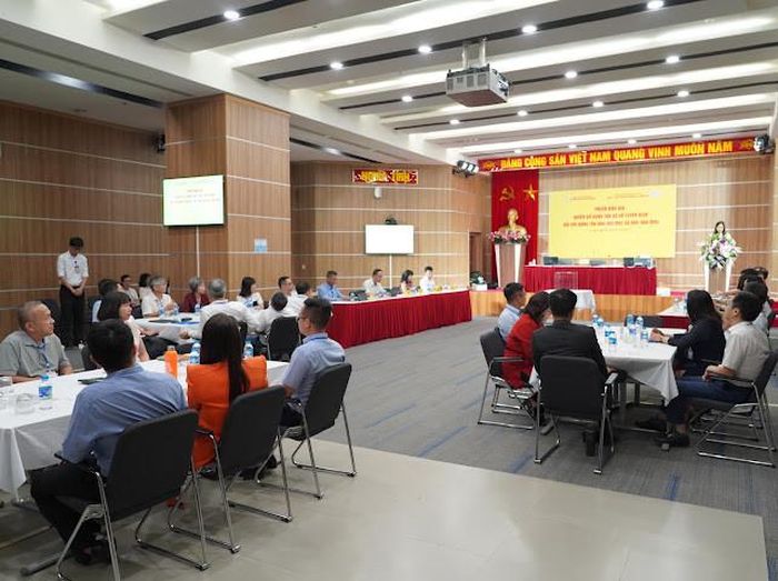 Quang cảnh buổi đấu giá tần số tại trụ sở Cục Tần số vô tuyến điện. Ảnh: NT