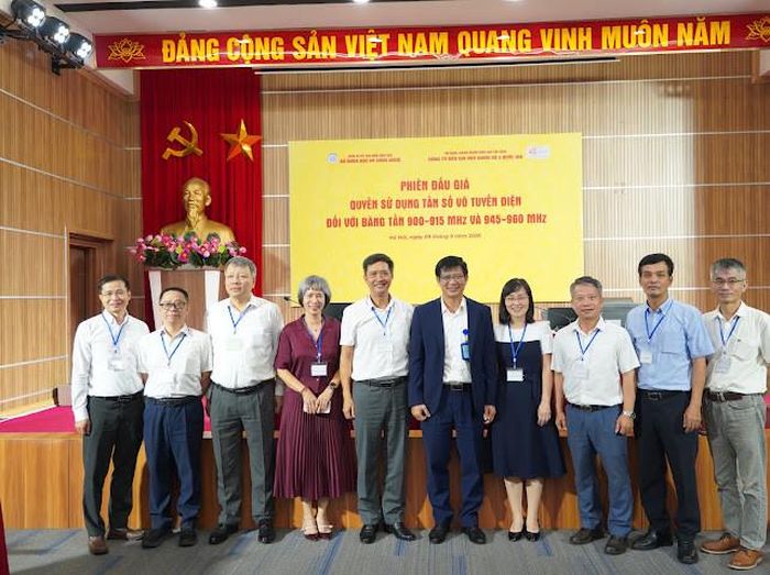 Tập đoàn VNPT trúng đấu giá cặp khối băng tần C3-C3’ với mức giá gần 1.079 tỷ đồng. Ảnh: VNPT