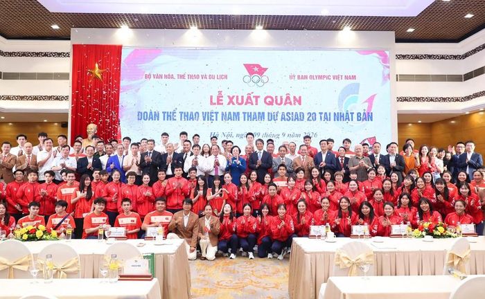 Đoàn Thể thao Việt Nam thể hiện quyết tâm trước khi lên đường. Ảnh: Bùi Lượng