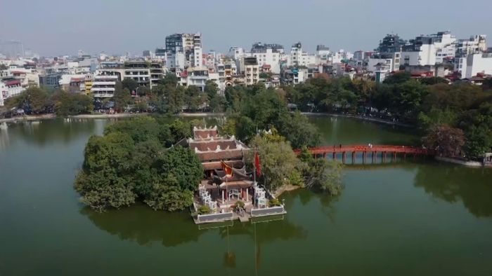 Hồ Hoàn Kiếm và khu vực phụ cận là một không gian đặc biệt trong lịch sử hình thành và phát triển của Thăng Long - Hà Nội. Ảnh: Văn Hoàn
