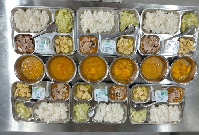 Suất ăn trưa tại Trường Tiểu học Bình Minh. Ảnh: Đỗ Đạt