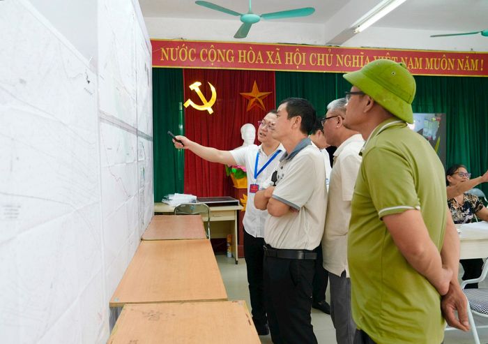 Hồ sơ được niêm yết, trưng bày tại 5 địa điểm, bảo đảm công khai, thuận tiện để người dân tiếp cận, nghiên cứu và tham gia góp ý. Ảnh: Hồng Thái
