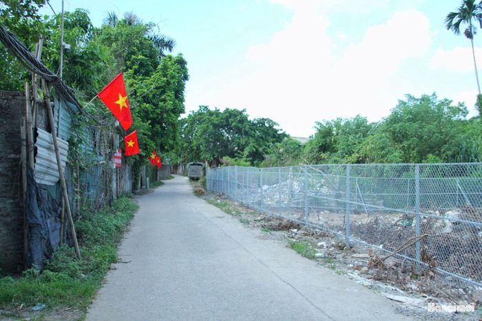 Mặt bằng đã bàn giao được quây rào để phục vụ thi công dự án. Ảnh: Cao Kỳ