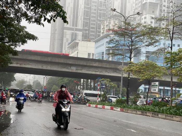 Không khí lạnh tràn về, thời tiết Hà Nội chuyển mát. Ảnh: T.H