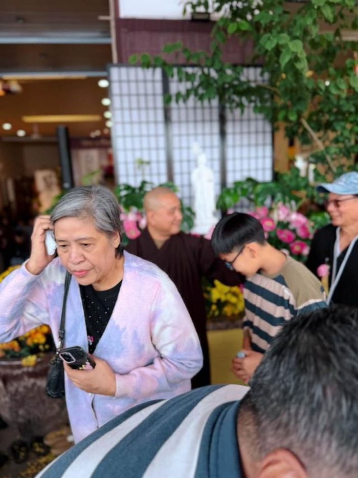 Năm 2019, sau khoảng thời gian dài không gặp nhau, Diễm Hương có dịp đoàn tụ với cha mẹ. Cuộc gặp khiến cô xúc động và bật khóc. Những chuyện đã qua được gác lại để hai mẹ con có thể một lần nữa ngồi cạnh nhau, trò chuyện và nhìn thấy nhau bình yên.