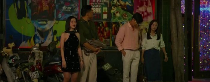 Nhóm của Phương vô tình thấy hành động Khánh bảo vệ cho Nhi tại quán bar. Ảnh VTV