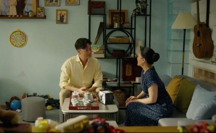 Mẹ của Phương lộ rõ mong muốn Tùng trở thành con rể của mình. Ảnh VTV