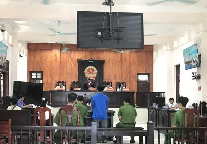 Ngày 8/9/2026, Tòa án nhân dân tỉnh Thái Nguyên mở phiên tòa xét xử sơ thẩm bị cáo Nguyễn Huy Quý (SN 1998, trú tại tổ dân phố Đầm, phường Trung Thành, tỉnh Thái Nguyên) về tội “Giết người” và tội “Tàng trữ, sử dụng trái phép vũ khí quân dụng” - (ảnh CATN).