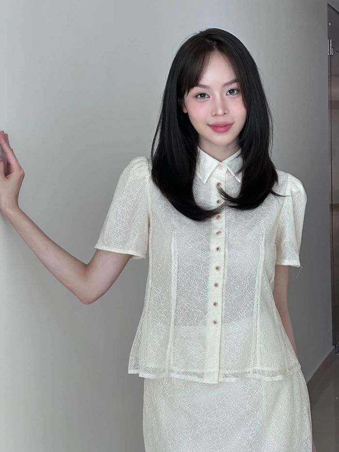 Hoa hậu Huỳnh Thị Thanh Thủy chia sẻ hình ảnh xinh tươi và tiết lộ tự mình trang điểm rất ưng ý.
