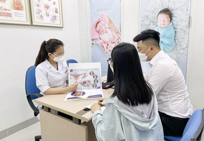 Tư vấn sức khoẻ sinh sản cho các cặp vợ chồng trẻ. Ảnh: PV