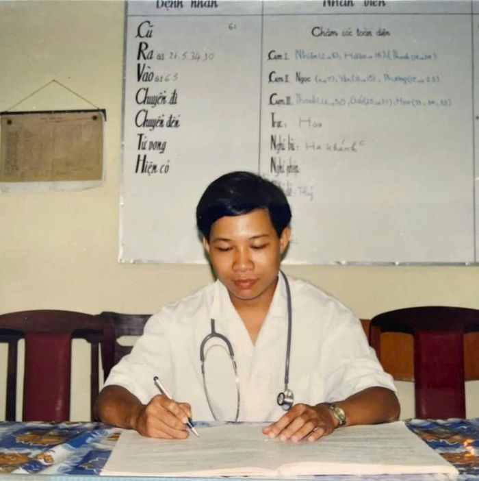 PGS.TS.BS Nguyễn Quang những năm tháng là Bác sĩ nội trú Ngoại K19 - chặng đường tôi luyện bản lĩnh và tình yêu với nghề Y.