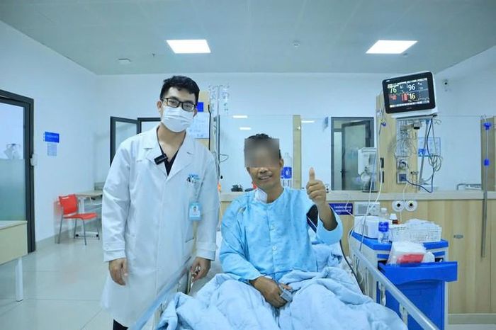 BSCKI.Bùi Hoàng Luân - Trưởng Khoa Hồi sức tích cực – Chống độc cùng người bệnh Y.T