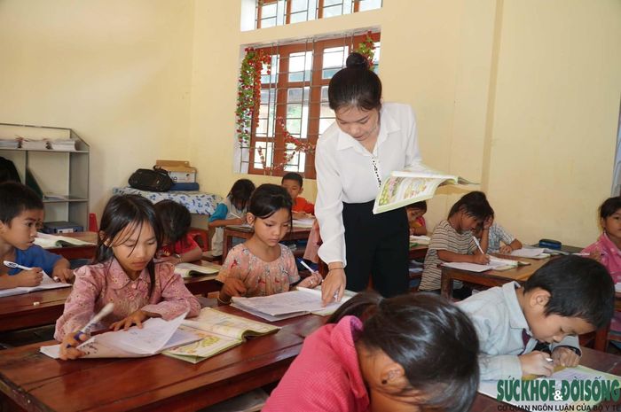 Giờ dạy của cô giáo Trường PTDTBT Tiểu học và THCS Hữu Khuông, Nghệ An - Ảnh: Song Hoàng.