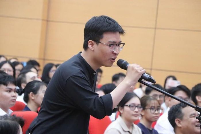 Những tân bác sĩ nội trú tự tin xướng tên đăng ký chuyên ngành, chính thức bắt đầu hành trình 3 năm tôi luyện chuyên môn khốc liệt. Ảnh: Hoà Bình