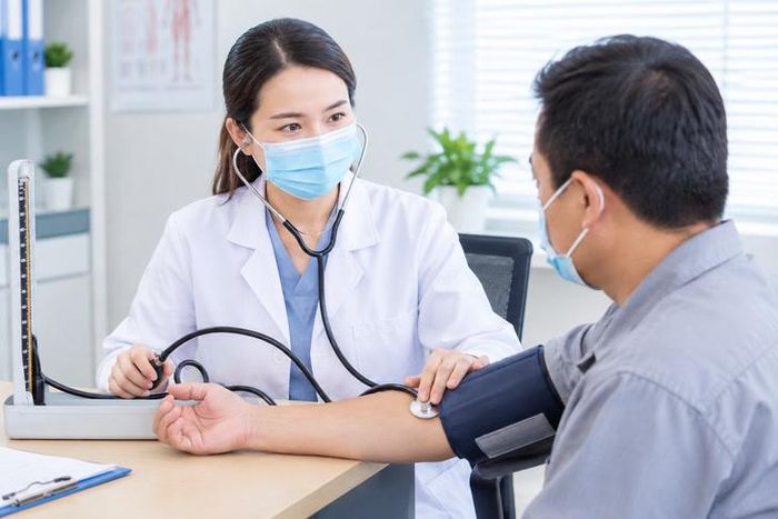 Người lao động cần thực hiện khám giám định mức suy giảm khả năng lao động để hưởng chế độ khi mắc bệnh nghề nghiệp.