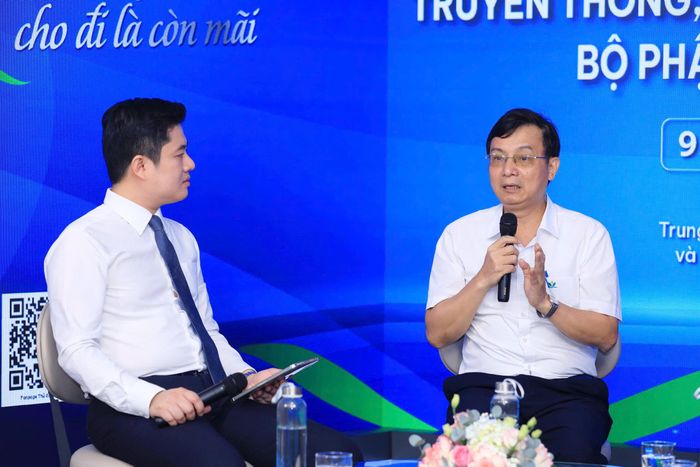 Phát biểu tại tọa đàm, Chủ tịch Hội Chữ thập đỏ thành phố Hà Nội Lê Tự Lực nhấn mạnh, hiến mô, tạng, bộ phận cơ thể người là nghĩa cử cao đẹp, thể hiện tinh thần nhân ái, trách nhiệm với cộng đồng và sự sẻ chia giữa con người với con người.