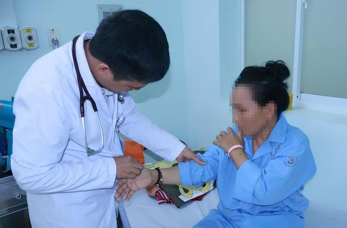 Người phụ nữ được cứu sống. Ảnh: DN.