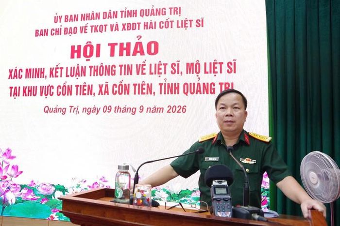 Đại tá Trương Viết Hải, Chính ủy Bộ Chỉ huy quân sự tỉnh Quảng Trị phát biểu tại hội thảo. Ảnh: Xuân Diện.