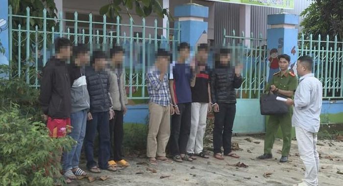 Công an làm rõ 8 đối tượng đã gây ra nhiều vụ trộm cắp tài sản trong xe ô tô. Ảnh: SĐ.