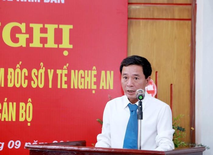 BSCKII Phạm Văn Sơn, tân Giám đốc Trung tâm Y tế Nam Đàn, phát biểu nhận nhiệm vụ tại hội nghị. ẢNH: V. Đồng