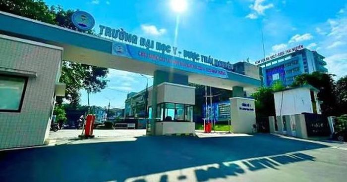 Trường Đại học Y - Dược, Đại học Thái Nguyên là ngôi trường mà Huyền Trang từng theo học.