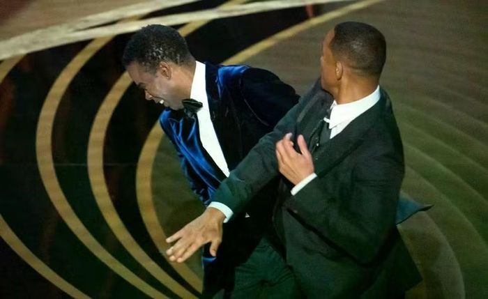 Sự cố Will Smith tát Chris Rock tại Lễ trao giải Oscar 2022 (Ảnh: The Newyork Times).