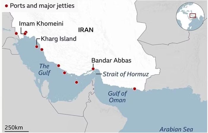Ảnh vệ tinh do Iran International phân tích cho thấy hoạt động tại 2 cảng lớn Shahid Rajaee và Imam Khomeini giảm đáng kể.