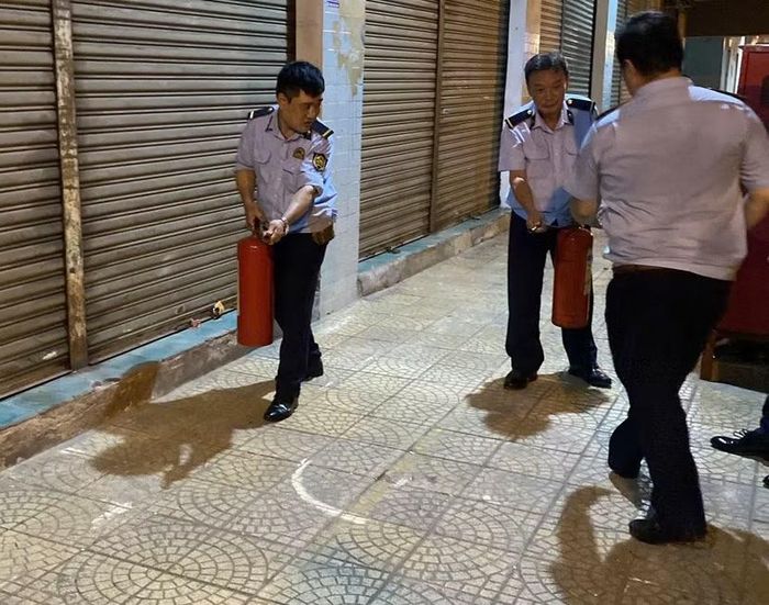 Luyện tập sử dụng bình PCCC đáp ứng yêu cầu sẵn sàng ứng phó sự cố