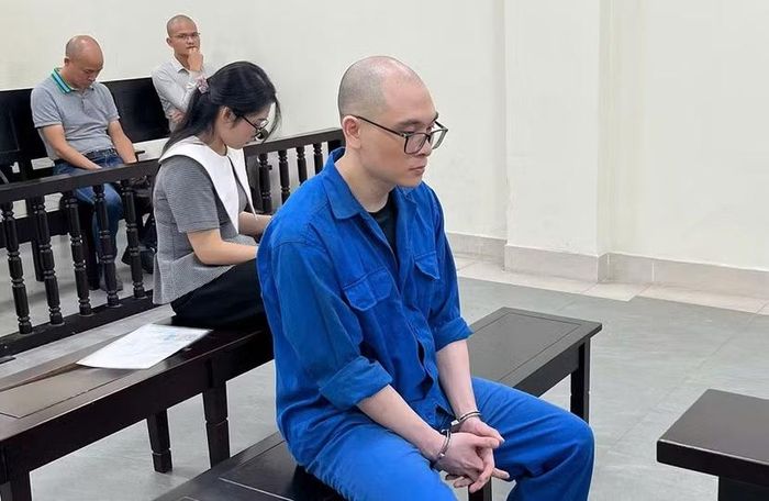 Phùng Nam Cường và đồng phạm bị đưa ra xét xử tại phiên tòa.