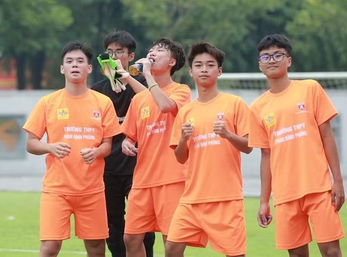 Giải bóng đá học sinh THPT Hà Nội - An ninh Thủ đô Cúp Number 1 Active là kỷ niệm đẹp với tuổi học trò