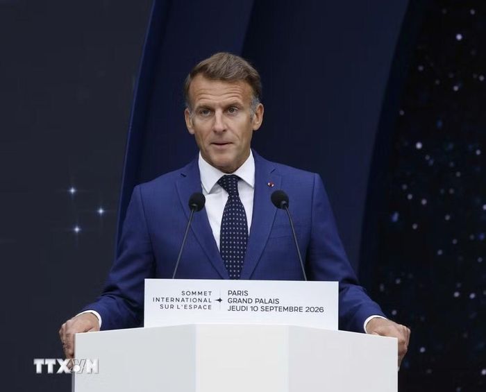 Tổng thống Cộng hòa Pháp Emmanuel Macron phát biểu khai mạc Hội nghị Thượng đỉnh Không gian vũ trụ. (Ảnh: Thống Nhất/TTXVN)