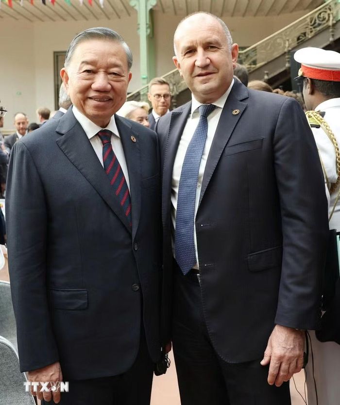 Tổng Bí thư, Chủ tịch nước Tô Lâm và Thủ tướng Bulgaria là Rumen Radev tham dự Hội nghị. (Ảnh: Thống Nhất/TTXVN)