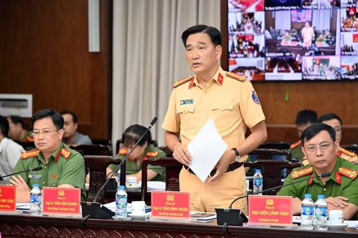 Lãnh đạo Phòng Cảnh sát giao thông phát biểu tại hội nghị